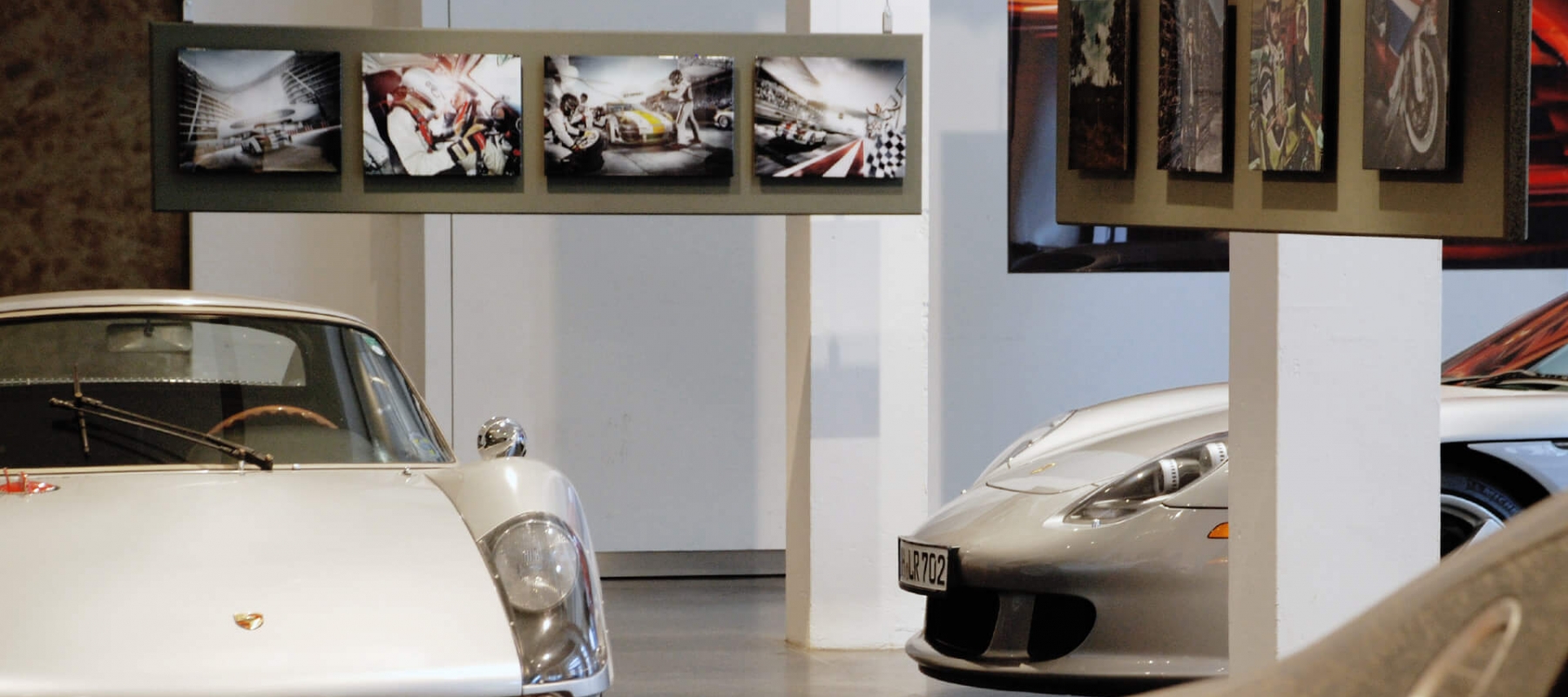 Bei dieser Sonderausstellung zeigte 2013 das Hamburger Automuseum Prototyp großformatige Fotografien des bekannten Automobilfotografen Frank Kayser. Passend zum Titel 